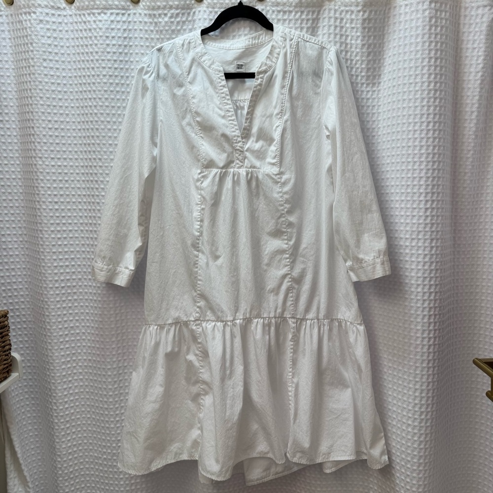Timeless and Effortless White Gap Dress sz Medium